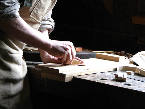 Ofrecemos un servicio de <strong>carpintería  de madera y ebanistería en Jijona/Xixona</strong> adaptado a las necesidades del <strong>cliente</strong>.